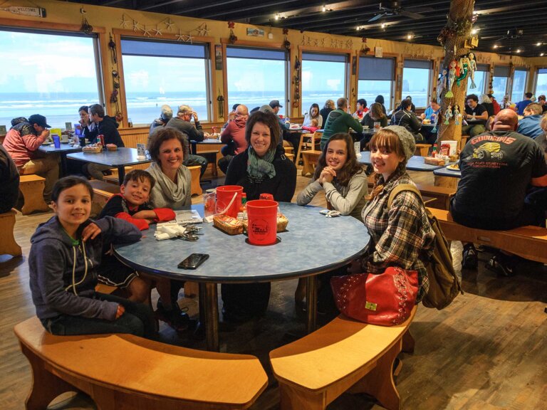 Dining room at Mo's in Cannon Beach